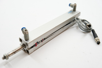 Festo ADN-16-150-A-P-A (536218) Kompaktzylinder + 2 Näherungssensoren