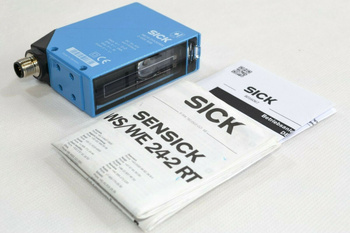 SICK WE24-2V530S01 (2026926) Reflexions-Lichtschranke 1 Stück NEU!