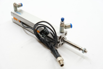 Festo ADN-16-120-A-P-A (536218) Compact cylinder + 2 proximity sensors