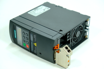 Siemens Micromaster 6SE6420-2AB15-5AA1 + 6SE6400-0BP00-0AA0 Frequency Converter