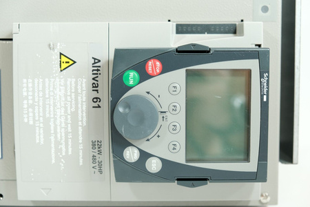 Telemecanique Schneider Altivar 61 ATV61HD22N4 Frequenzumrichter Inverter