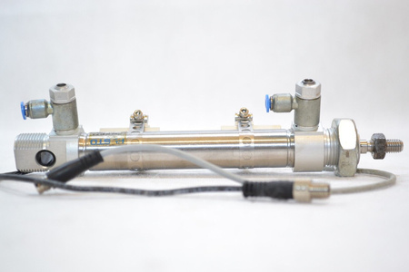 Festo DSNU-20-80-P-A (19211) ISO cylinder + 2 x proximity sensors