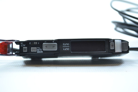 Keyence FS-N43P + FU-54TZ Digitaler Lichtleitersensor + Lichtleitergeräte