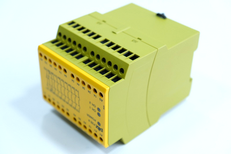 Pilz PZE 9 24VDC 8n/o 1n/c (774150) Safety relay