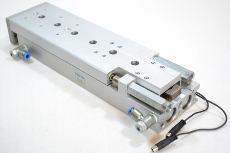 Festo SLT-20-150-A-CC-B (197908) Mini Slide Cylinder + 2 x Näherungssensoren