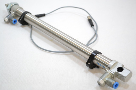 Festo DSNU-20-250-PPV-A (19243) ISO cylinder + 2 x proximity sensors