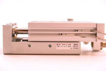 SMC Pneumatics EMXS20L-50 Kompaktschlitten, doppeltwirkend, Kreuzrollenführung