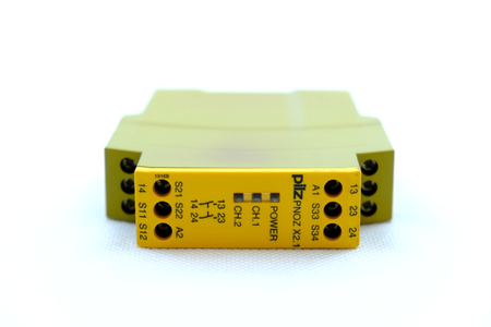 Pilz PNOZ x2.1 2s (774306) Sicherheitsschaltgerät, Safety relay
