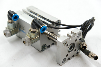 Festo ADNGF-32-30-P-A (554243) Compact cylinder + 2 proximity sensors