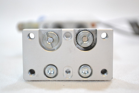 Festo SLT-10-80-P-A (170559) Mini siłownik suwakowy + 2 Czujniki zbliżeniowe IFM