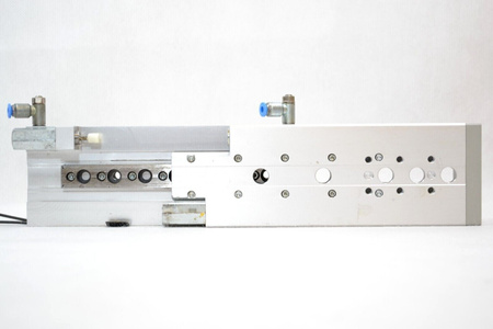 Festo SLT-16-100-A-CC-B (197899) Mini siłownik suwakowy + 2 Czujniki zbliżeniowe IFM