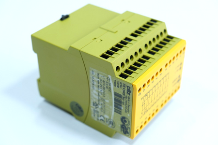 Pilz PZE 9 24VDC 8n/o 1n/c (774150) Safety relay