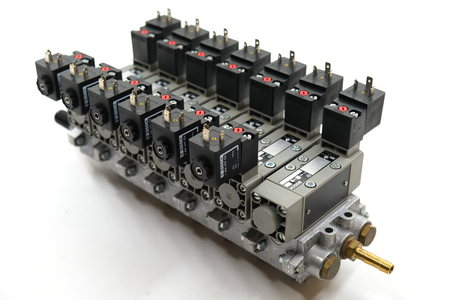 Bosch 0 820 024 026 + 6 x 0 820 024 502 Ventilinsel Valve terminal