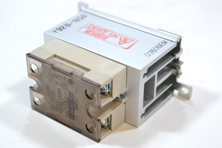 Omron G3NA-220B-UTU + Y92B-N50 Solid State Relay SSR Halbleiterrelais