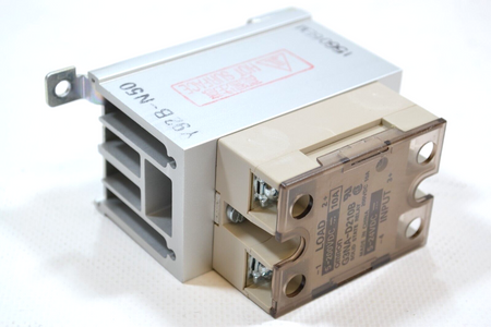 Omron G3NA-D210B + Y92B-N50 Solid State Relay SSR Halbleiterrelais