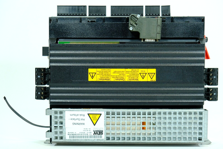 SEW Eurodrive MDX61B0008-5A3-4-00 Umrichter (Als Ersatzteil)