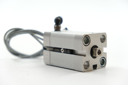 Festo ADN-25-25-I-P-A-Q (536250) Kompaktzylinder + 2 Näherungssensoren