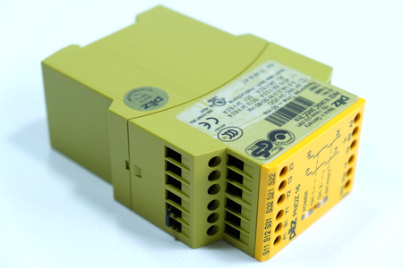 Pilz PNOZ 16 24VAC 24VDC 2n/o (774060) Safety relay