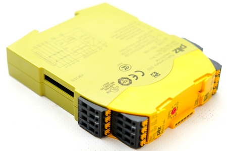 Pilz PNOZ s4 24VDC 3 n/o 1 n/c (750104) Safety Relay