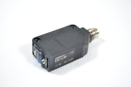 Omron E3Z-LL86 Photoelectric Sensor