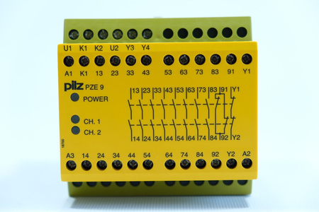 Pilz PZE 9 24VDC 8n/o 1n/c (774150) Safety relay