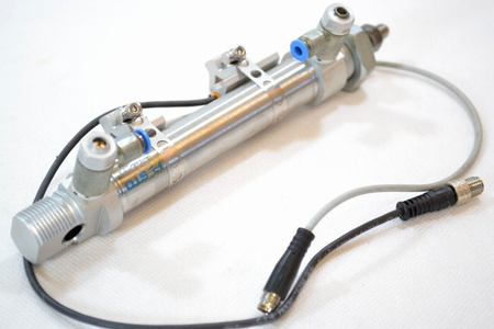 Festo DSNU-20-80-P-A (19211) ISO cylinder + 2 x proximity sensors