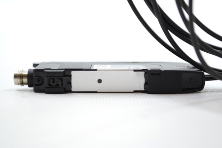 Keyence FS-N41C + FU-67TZ Digitaler Lichtleitersensor + Lichtleitergeräte