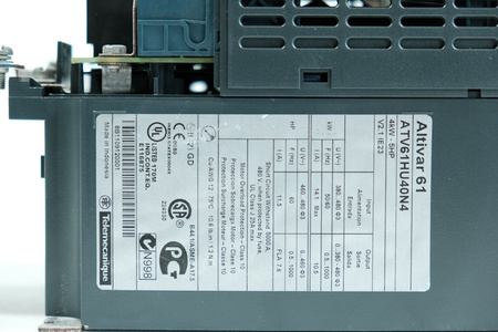 Schneider Electric Altivar 61 ATV61HU40N4 + VW3A1101 Frequenzumrichter + Panel