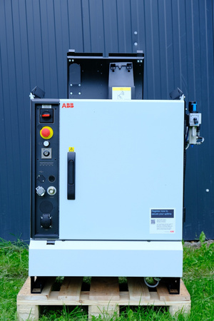 ABB IRB 4600-45/2.05 + IRC5 Jahr 2018 Industrieroboter + Base, ohne Bedienpanel