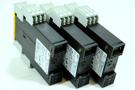 Siemens 3TK2830-1CB30 | 3TK2 830-1CB30 SIRIUS Safety relay x 3 units