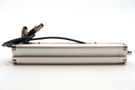 Festo ADVU-16-125-P-A (156001) Siłownik kompaktowy + 2 czujniki zbliżeniowe