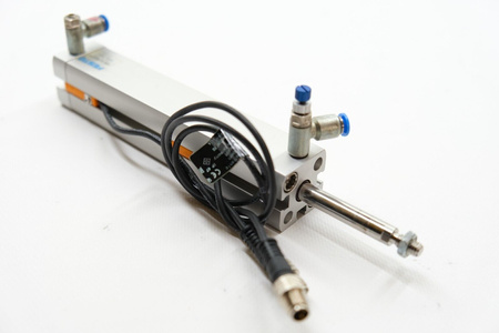 Festo ADN-16-120-A-P-A (536218) Kompaktzylinder + 2 Näherungssensoren