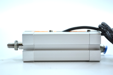 Festo ADN-16-40-A-P-A (536225) Kompaktzylinder + 2 Näherungssensoren