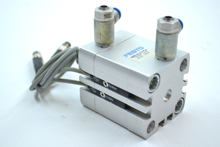 Festo ADN-32-15-I-P-A (536280) Kompaktzylinder + 2 Näherungssensoren