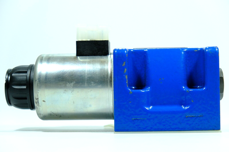 Rexroth 4WE10Y50/EG24N9K4/M Solenoid Valve