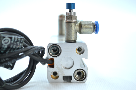 Festo ADN-16-40-A-P-A (536225) Kompaktzylinder + 2 Näherungssensoren