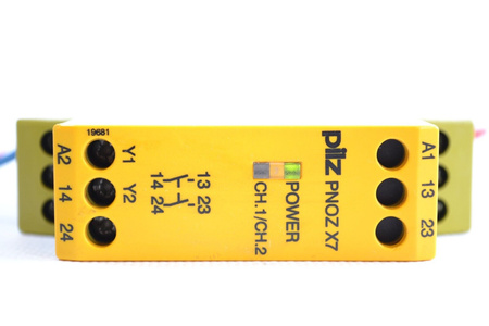 Pilz PNOZ X7 24VACDC 2n/o (774059) Safety relay