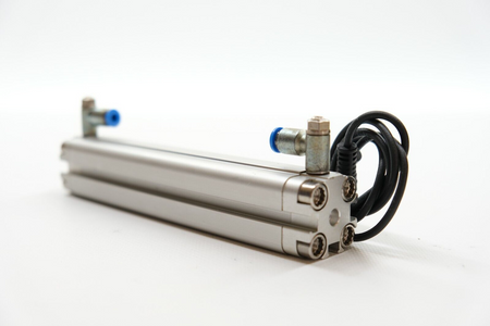 Festo ADVU-16-125-P-A (156001) Kompaktzylinder + 2 Näherungssensoren