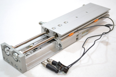 Festo SLT-16-100-A-CC-B (197899) Mini siłownik suwakowy + 2 Czujniki zbliżeniowe IFM