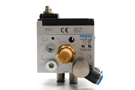 Festo CPV14-GE-FB-4 (18260) + 4 x CPV14-M1H-5LS-1/8 (161360) + CPV-14-VI (18210)