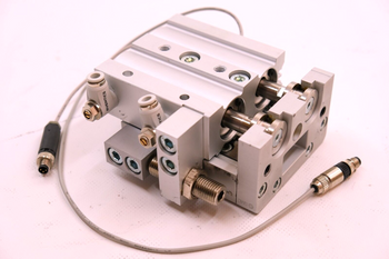 SMC Pneumatics MXS25L-30 Kompaktowy stół przesuwny z prowadnicą rolkową