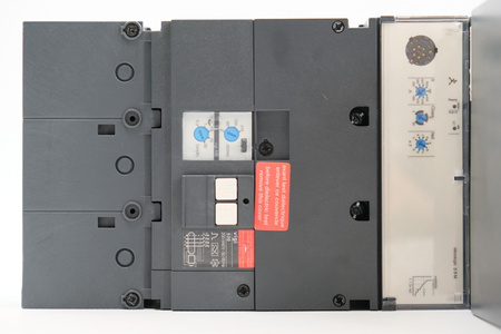 Schneider NSX400-630F/N/H/NA + MT400/630 +VIGI630 + Micrologic 2-3M