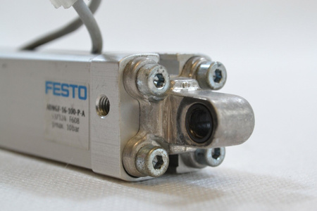 Festo ADNGF-16-100-P-A 537124 Kompaktzylinder + 2 x 574334 Näherungssensoren