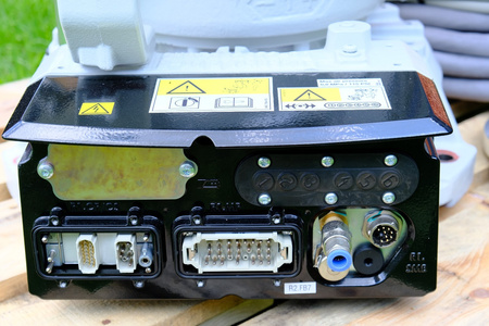 ABB IRB 4600-45/2.05 + IRC5 Jahr 2018 Industrieroboter + Base, ohne Bedienpanel