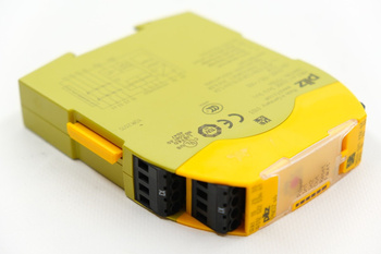 Pilz PNOZ s4 C 24VDC 3n/o 1n/c (751104) Safety Relay