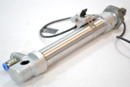 Festo DSNU-20-80-P-A (14328) ISO cylinder + 1 x proximity sensor