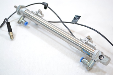 Festo DSNU-16-160-P-A (19205) ISO Zylinder + 2 x IFM Näherungssensoren