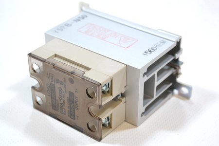 Omron G3NA-D210B + Y92B-N50 Solid State Relay SSR Przekaźnik półprzewodnikowy