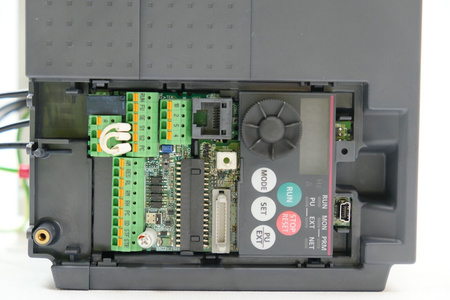 Mitsubishi FR-E740-040SC-EC + RASMI FFR-MSH-040-8A-RF1 Frequenzumrichter