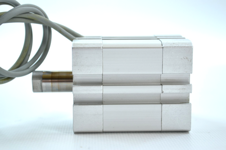 Festo ADN-32-15-I-P-A (536280) Kompaktzylinder + 2 Näherungssensoren